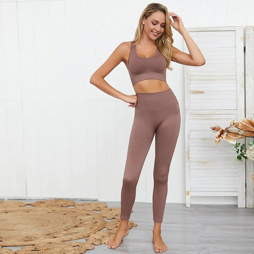 Seamless Knitted Women's Yoga Suit for Hip Lifting